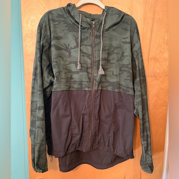 Jackets & Blazers - Camouflage Hooded lightweight Jacket